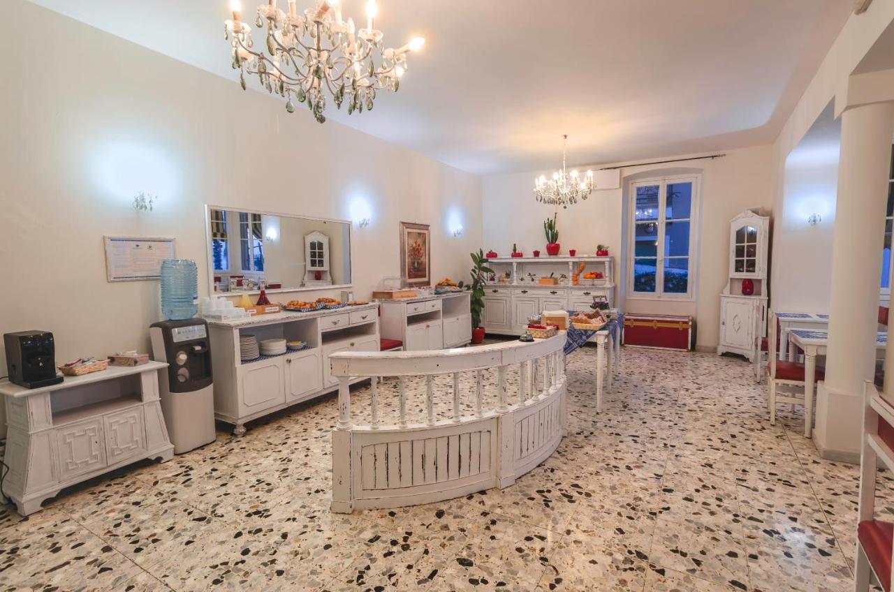 Hotel La Brise 3*